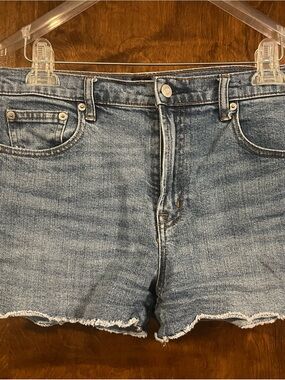 Donating soon 🌟 GAP Classic Light Wash Denim Cutoff Shorts